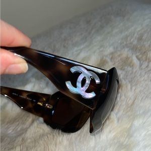 Chanel Brown Tortoise Rectangle Women's Sunglasses mother of Pearl accents COA